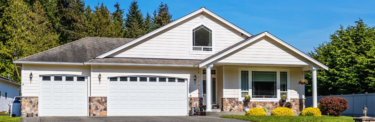 Home with 3 car garage, with siding and stone veneer stone 